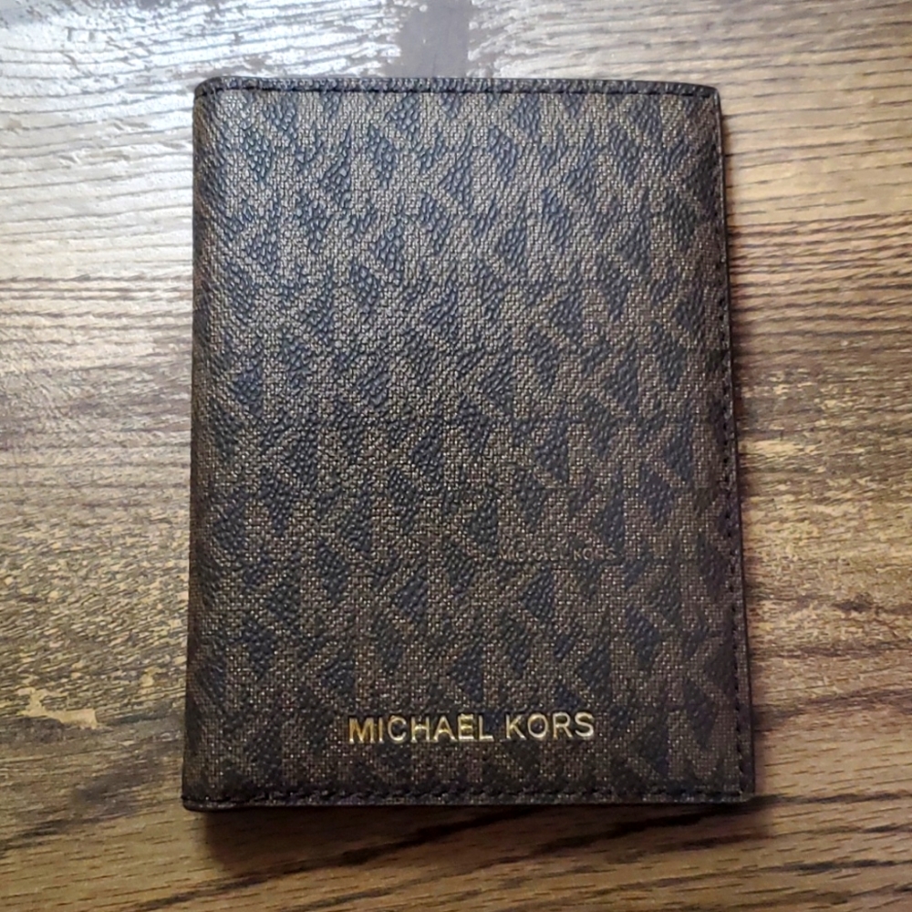 Michael Kors Jet Set Travel Passport Holder Wallet Case
